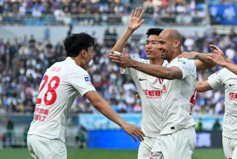 九游体育-【中超】罗慕洛双响费利佩2传1射 蓉城客场5比1海牛