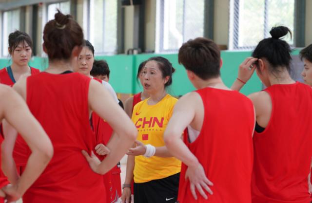 九游体育网页版-李月汝黄思静领衔!女篮备战亚运首场热身赛战澳洲