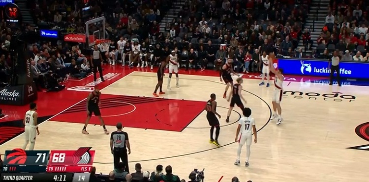 重炮!克林根再获空位 三分命中帮助球队扳平比分